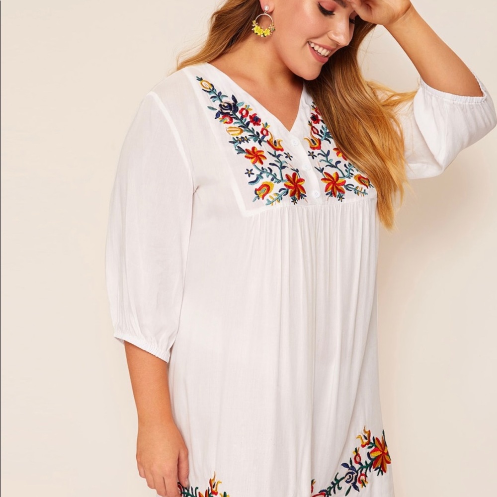 PLUS FLORAL EMBROIDERED V-NECK BOHO STYLE DRESS. - Picture 5 of 8